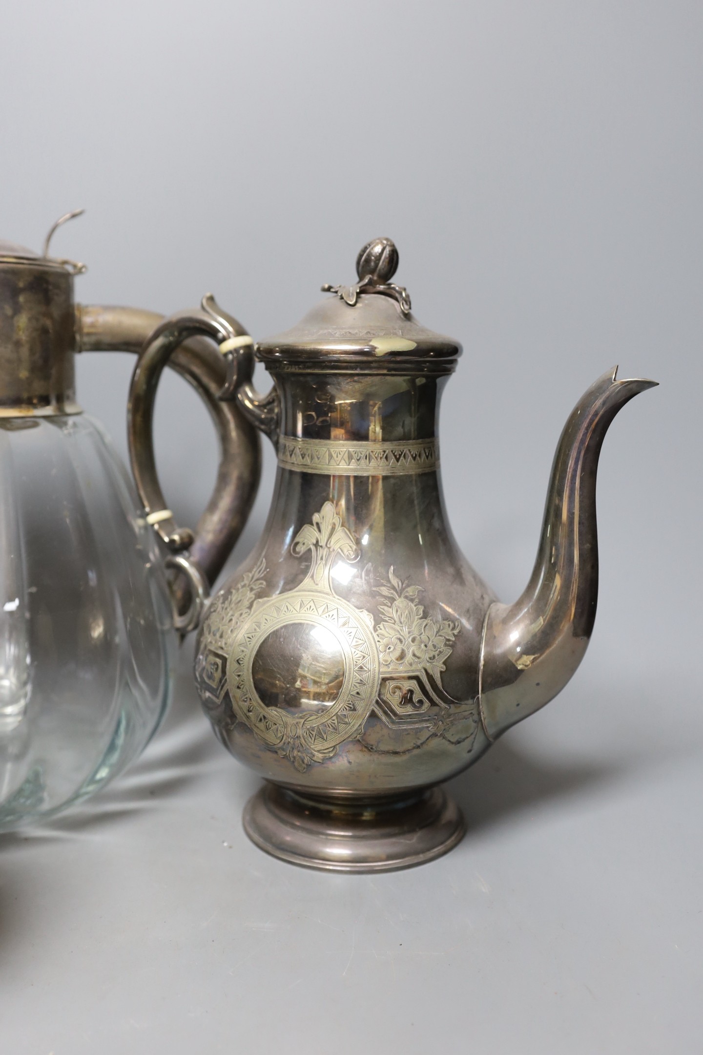 An early 20th century plate mounted lemonade jug and sundry plated ware